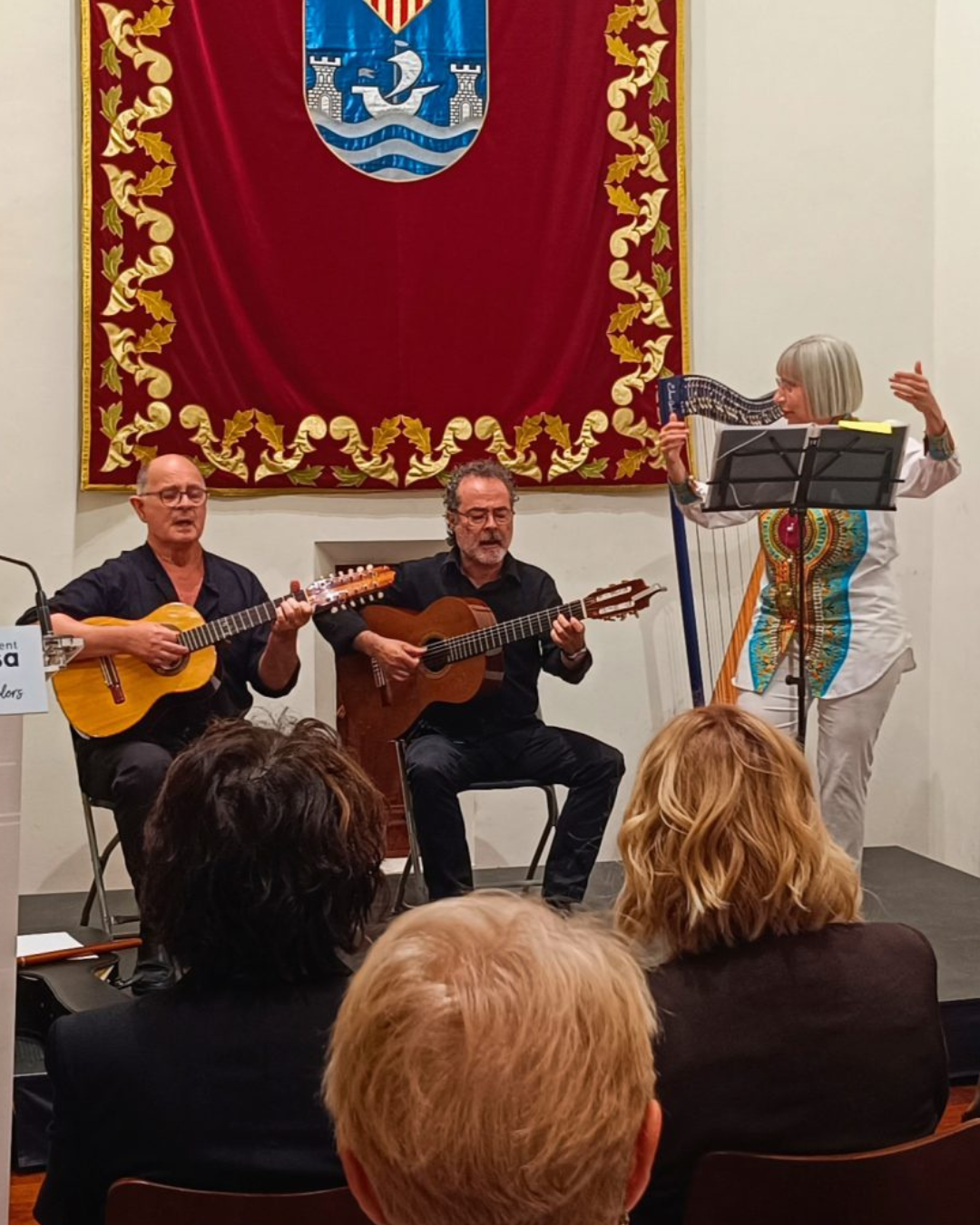 El pasado viernes 24 de abril Laboramusic formó parte de la presentación del libro 'La Vila Gastronòmica. Cuina i amor al poble dels colors', en una velada marcada por la emoción y la identidad mediterránea.